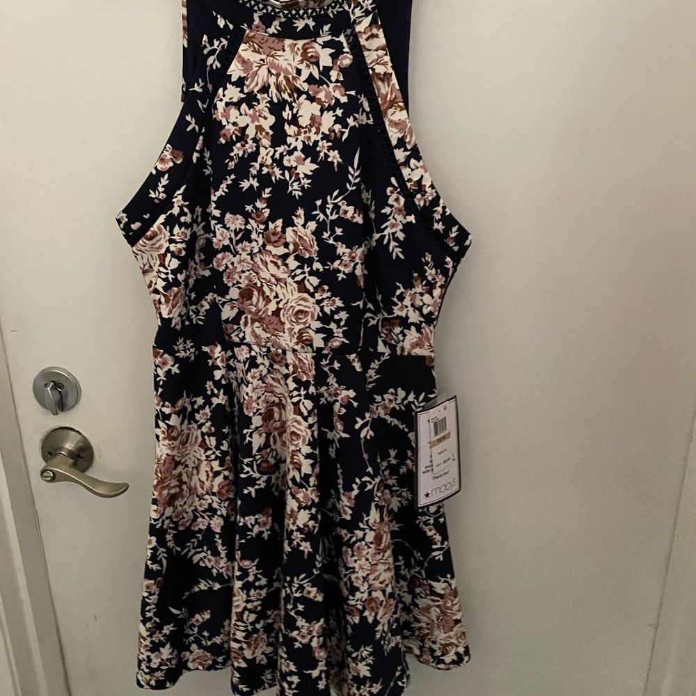 Beautiful halter  dress NWT Size 15/16